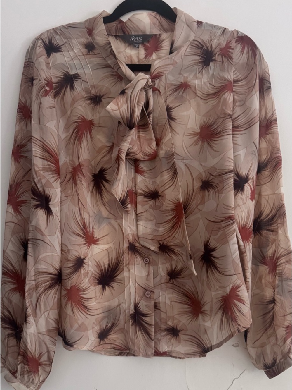 Max Mara 100% Silk Tie-Neck Blouse – Elegant & Timeless